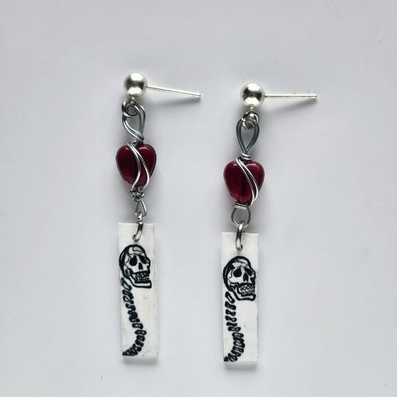 Y2K Mall Goth vampire red heart & skull silver wire long dangly earrings - Picture 6 of 8